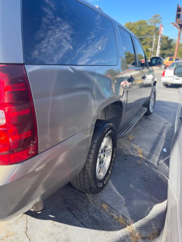 2011 Chevrolet Suburban 1500 LS photo