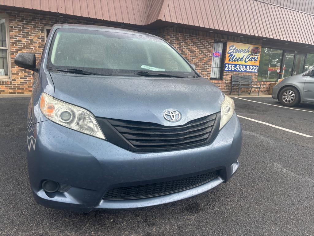 2016 Toyota Sienna - $7,995