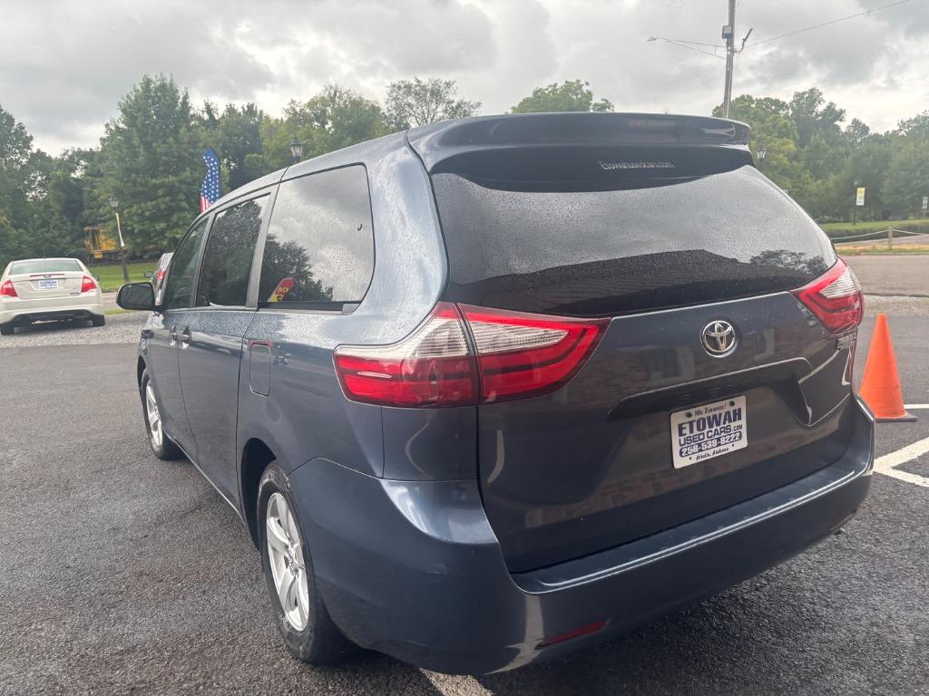 2016 Toyota Sienna - $7,995