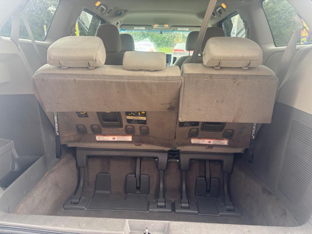 2016 Toyota Sienna - $7,995