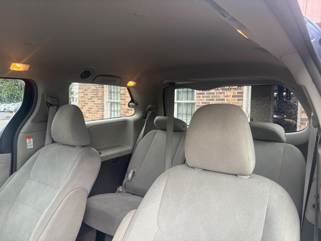 2016 Toyota Sienna - $7,995