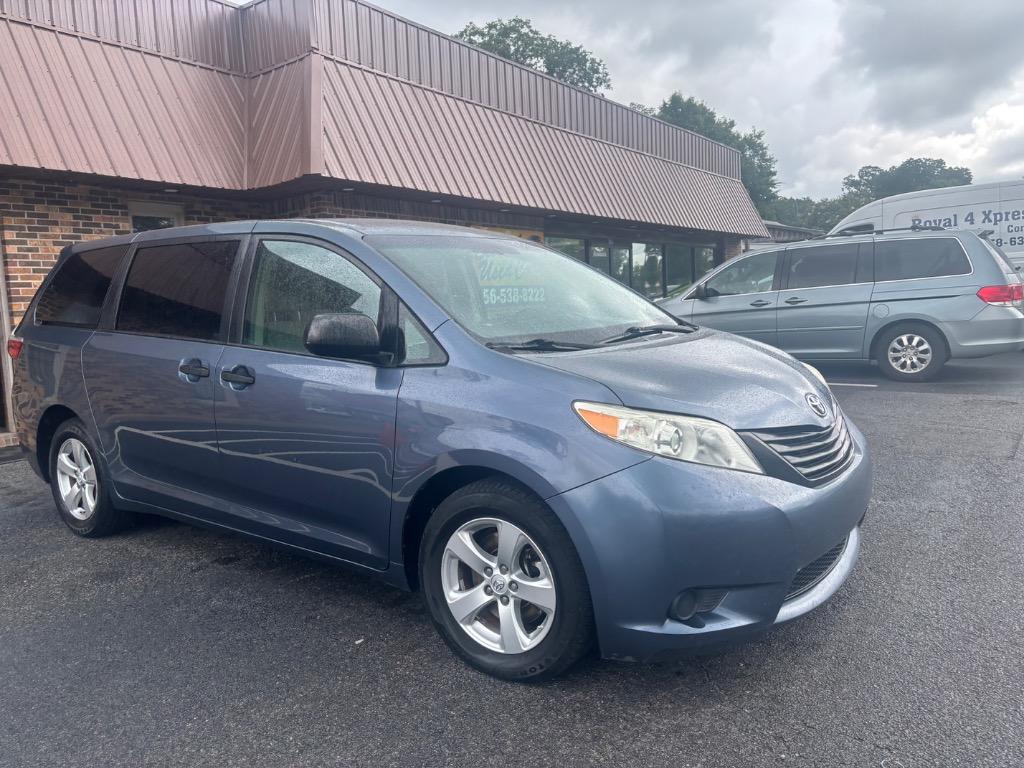 2016 Toyota Sienna - $7,995