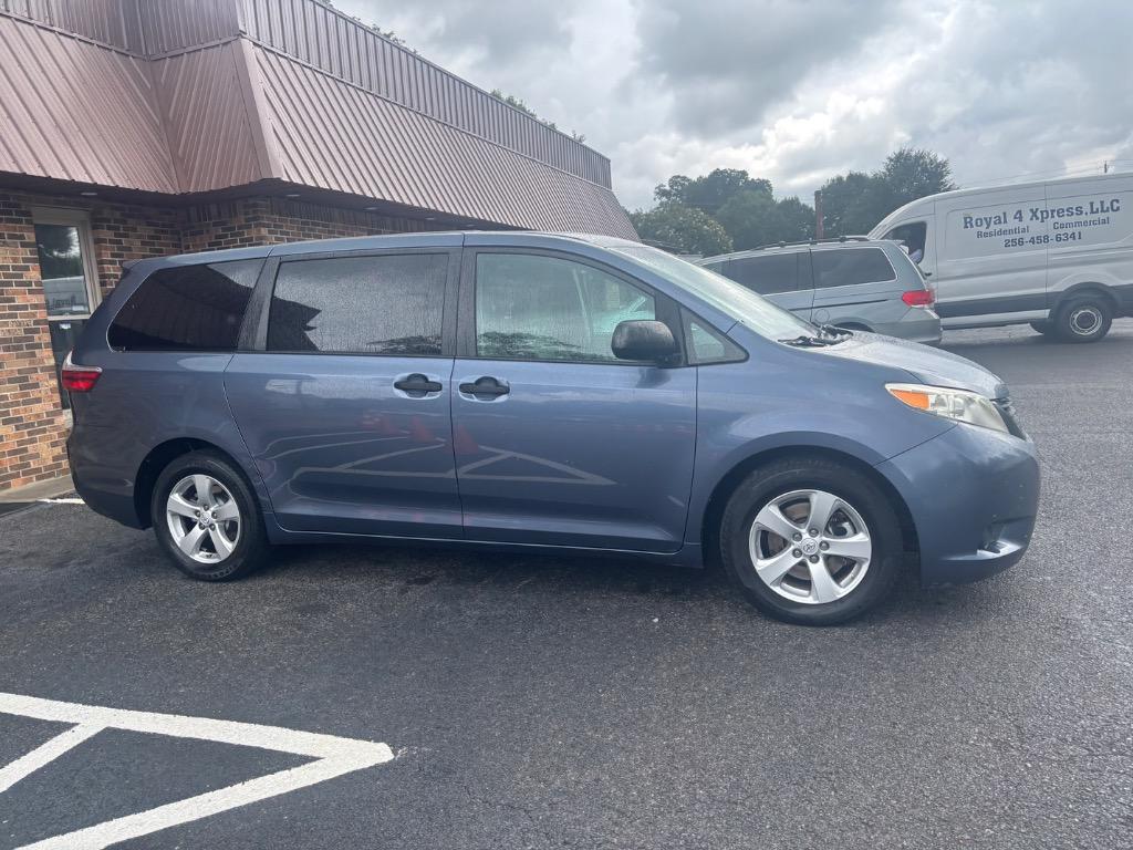 2016 Toyota Sienna - $7,995