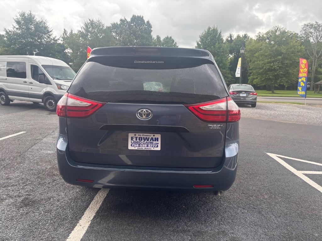 2016 Toyota Sienna - $7,995