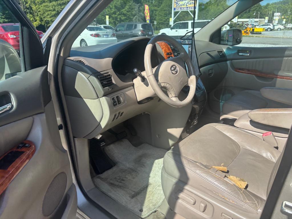 2007 Toyota Sienna - $4,995