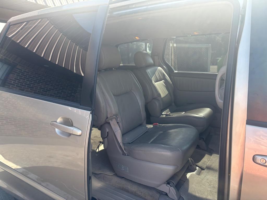 2007 Toyota Sienna - $4,995