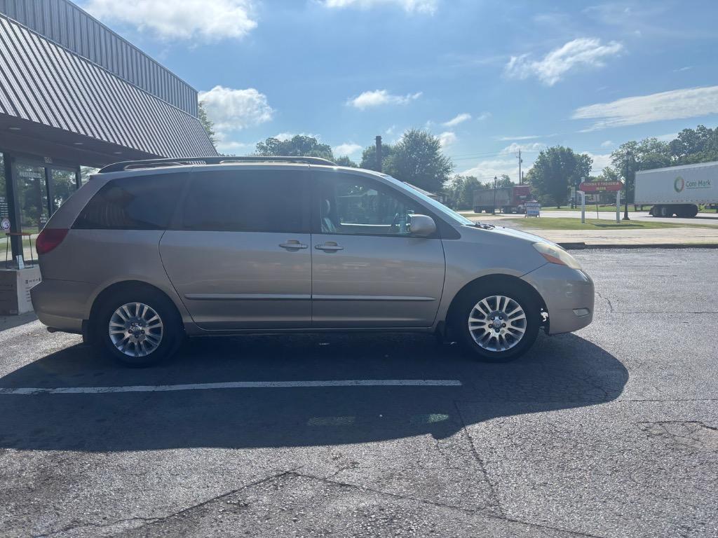 2007 Toyota Sienna - $4,995