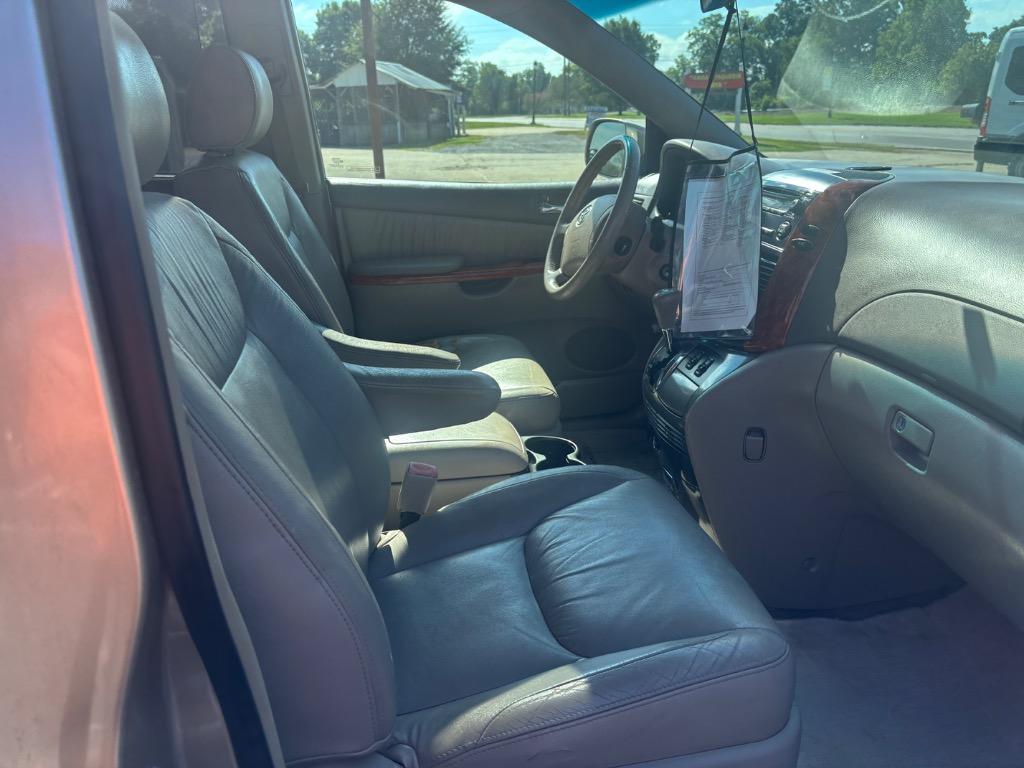 2007 Toyota Sienna - $4,995
