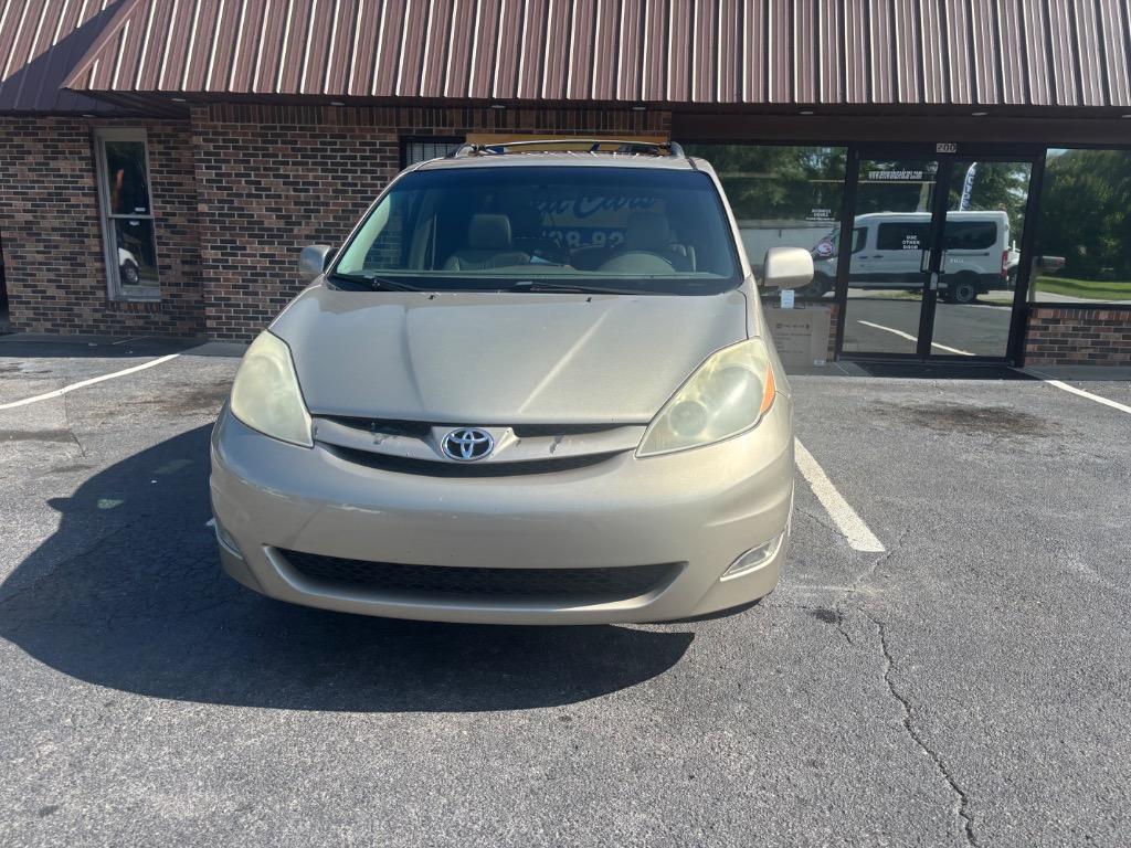 2007 Toyota Sienna - $4,995
