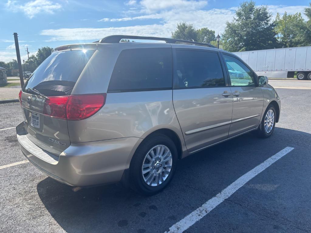 2007 Toyota Sienna - $4,995