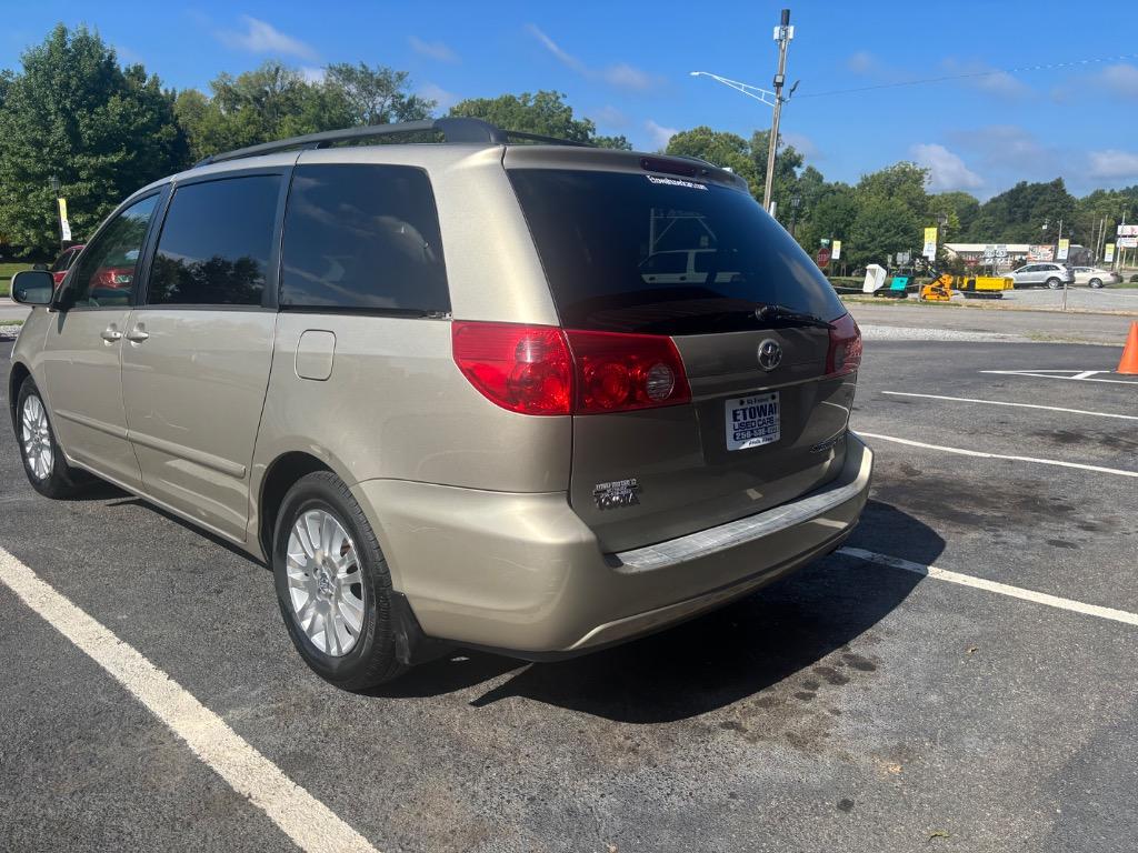 2007 Toyota Sienna - $4,995