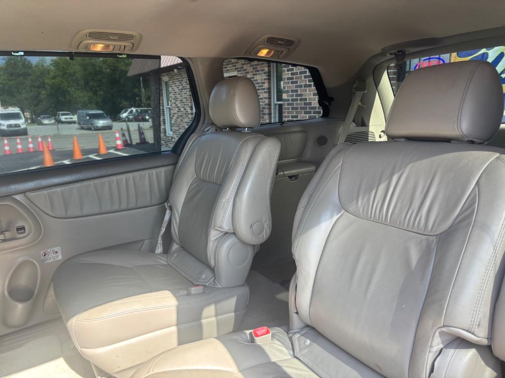 2007 Toyota Sienna - $4,995