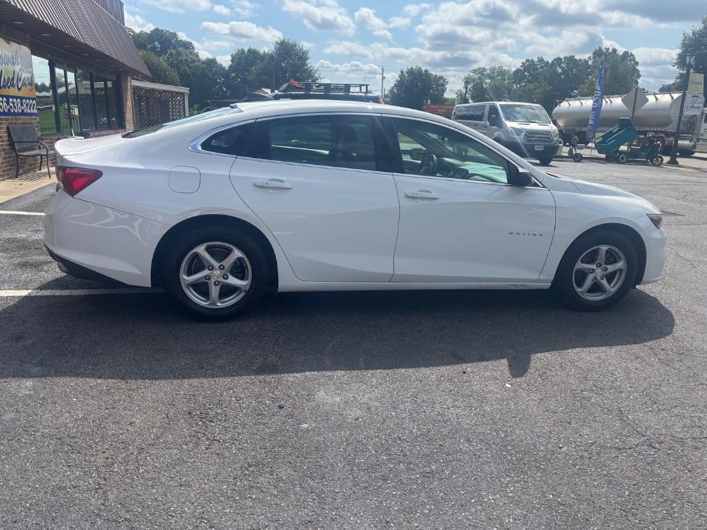 2017 Chevrolet Malibu - $7,995