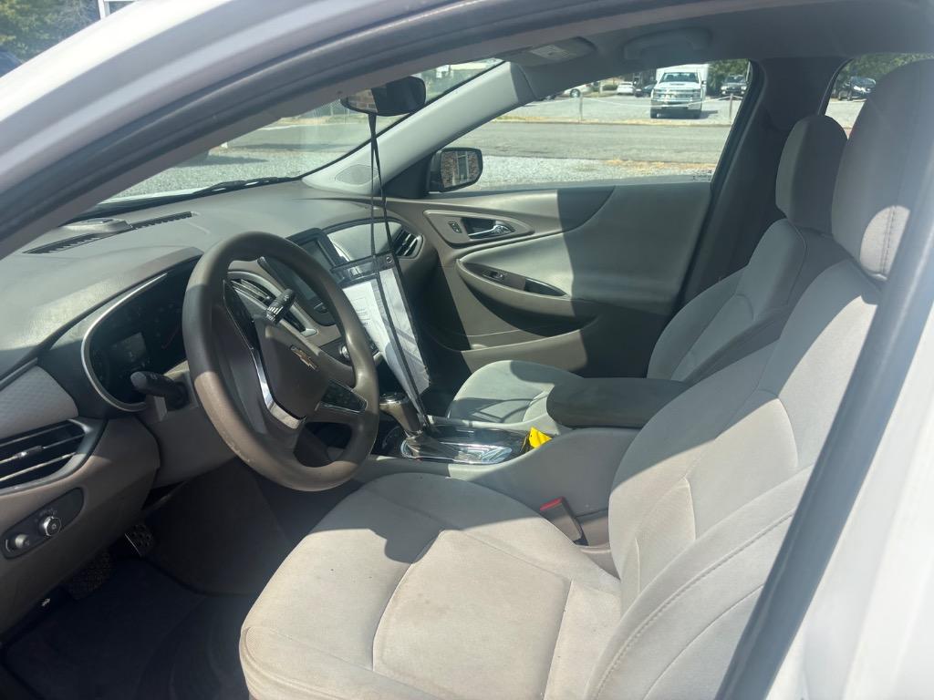 2017 Chevrolet Malibu - $7,995
