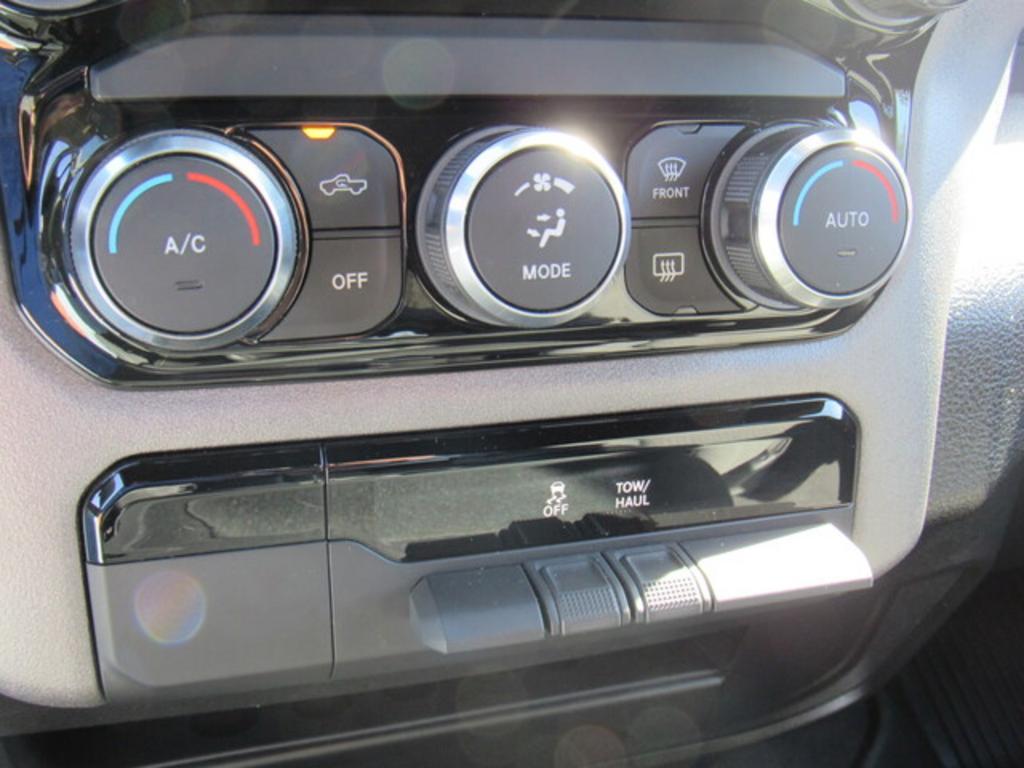 2022 RAM 2500 Tradesman photo