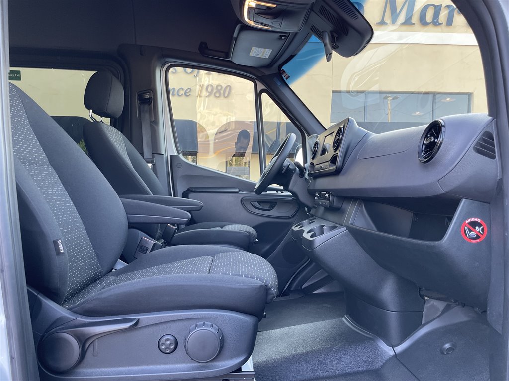 2019 Mercedes-Benz Sprinter 2500 High Roof photo