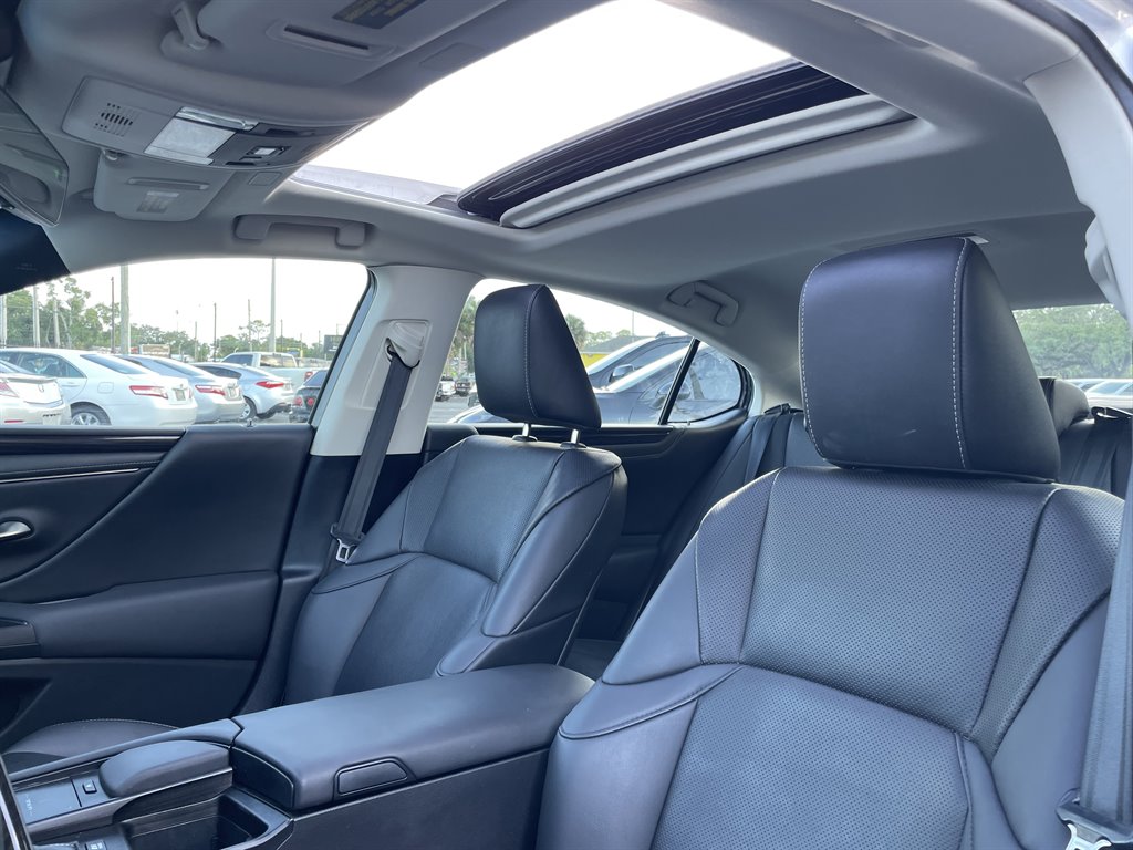 2020 Lexus ES - $29,999