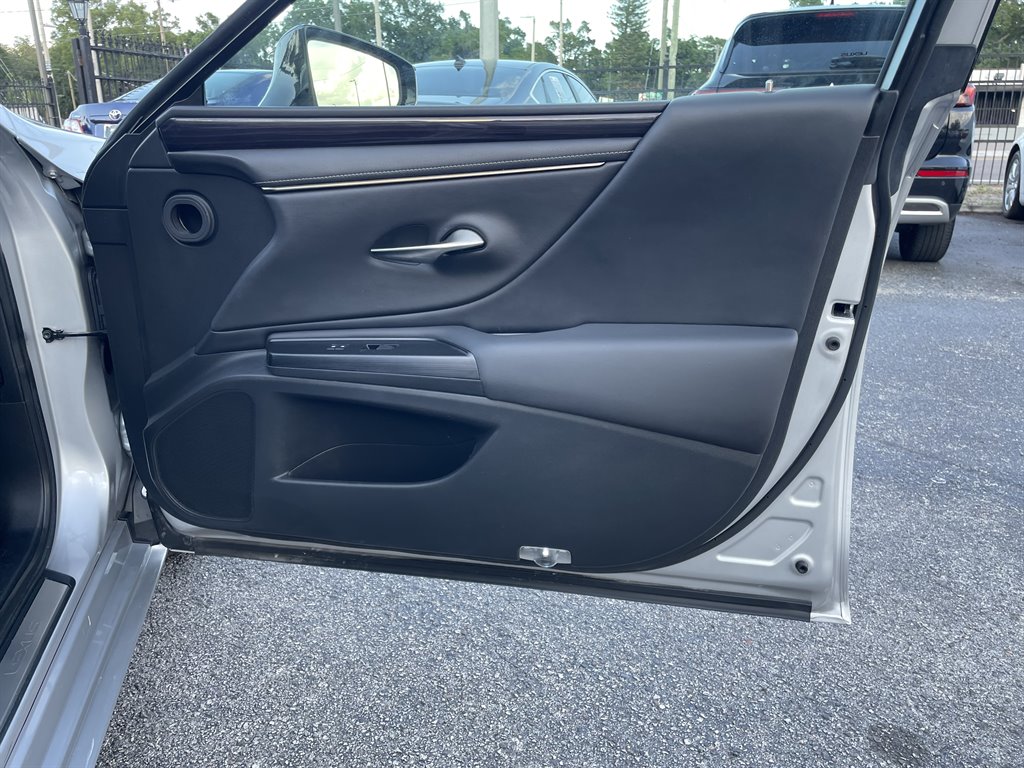 2020 Lexus ES - $29,999