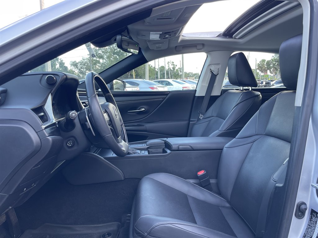 2020 Lexus ES - $29,999
