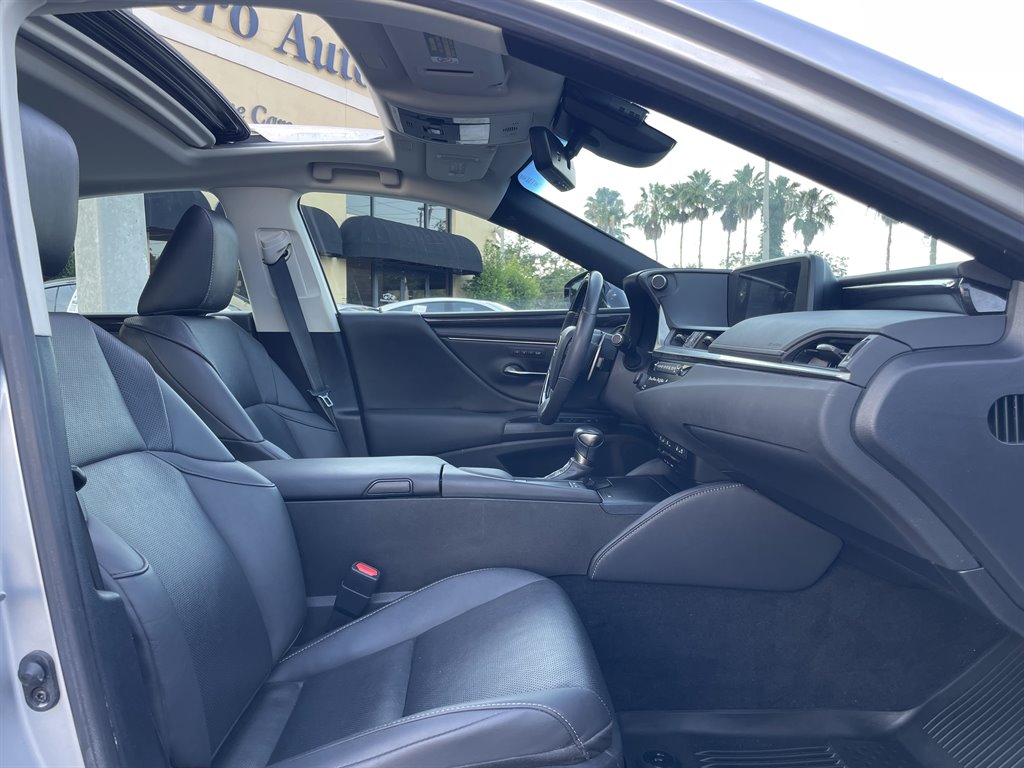 2020 Lexus ES - $29,999