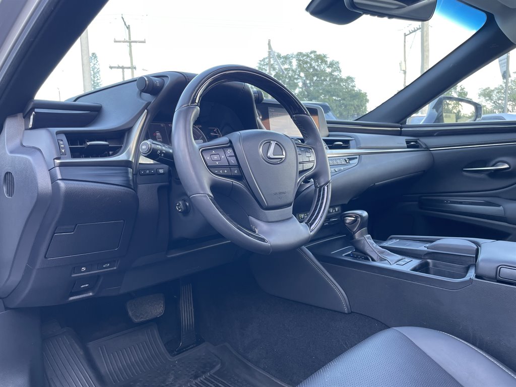 2020 Lexus ES - $29,999