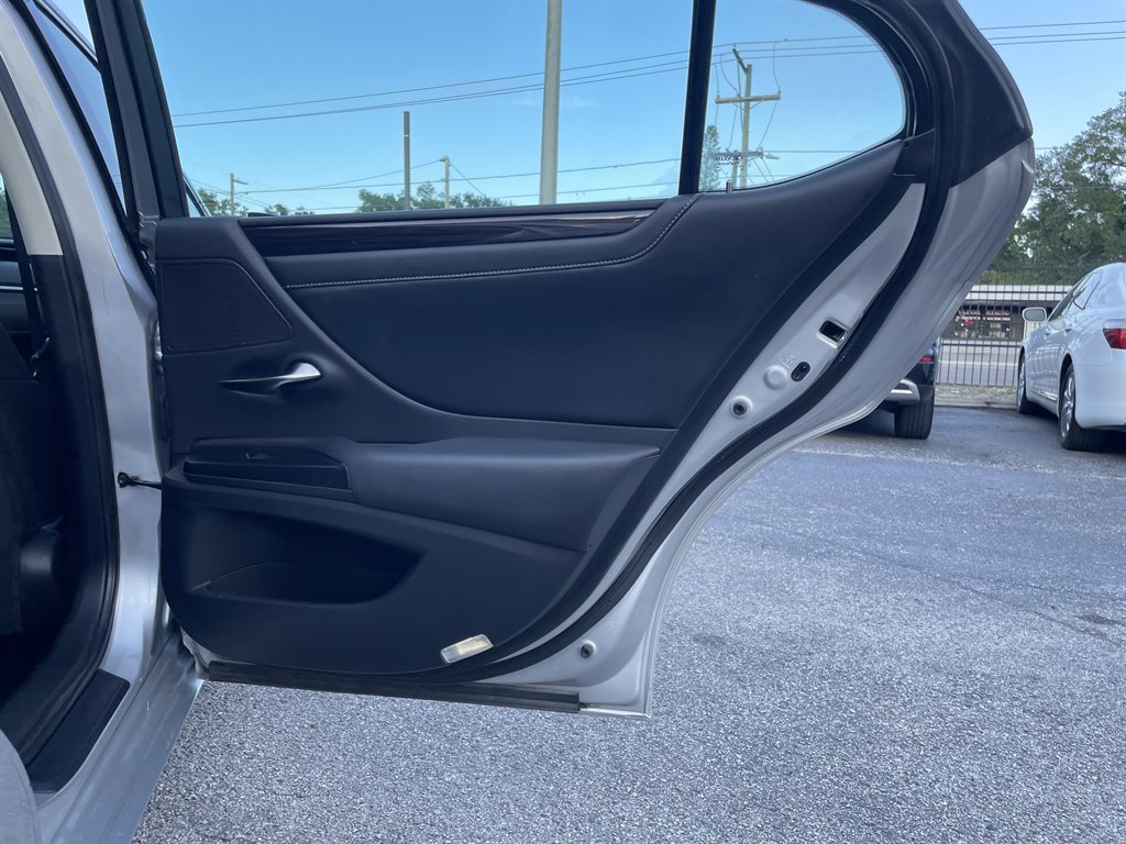 2020 Lexus ES - $29,999