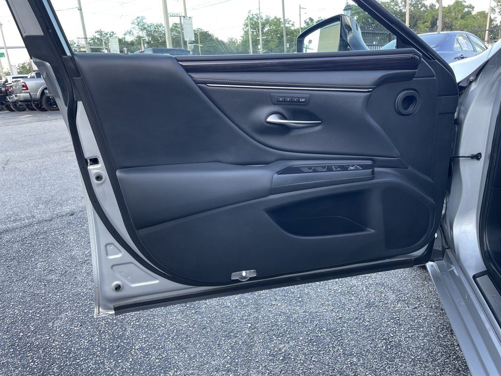 2020 Lexus ES - $29,999
