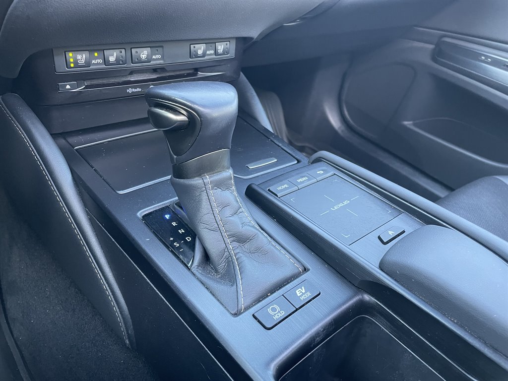 2020 Lexus ES - $29,999