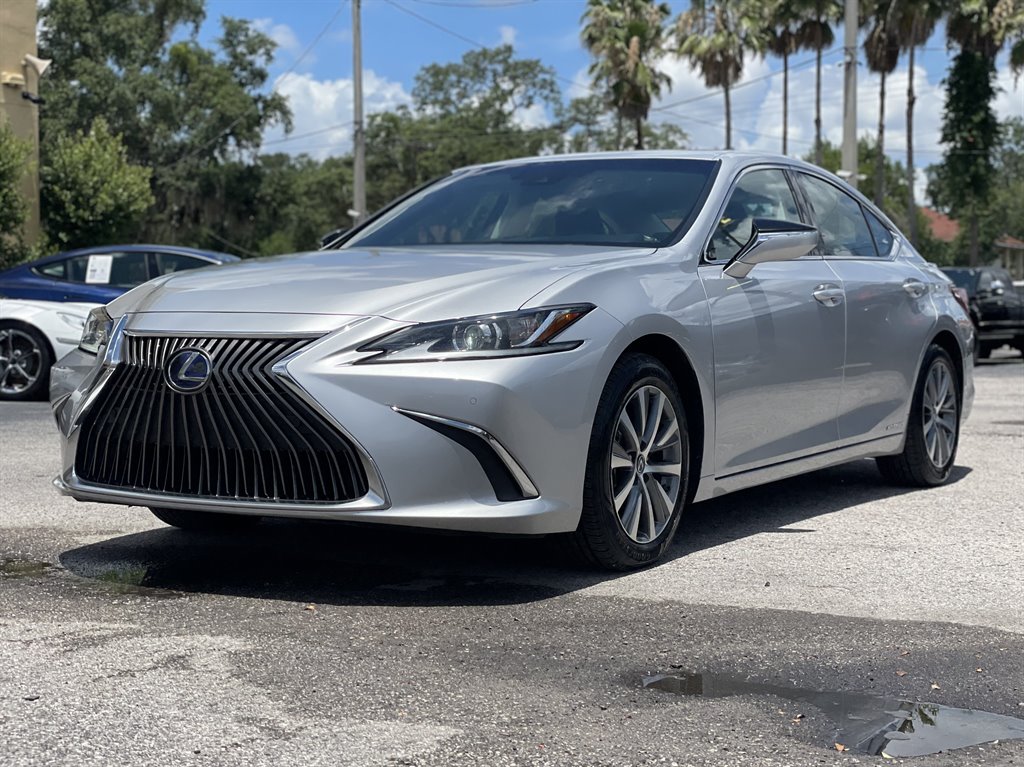 2020 Lexus ES - $29,999