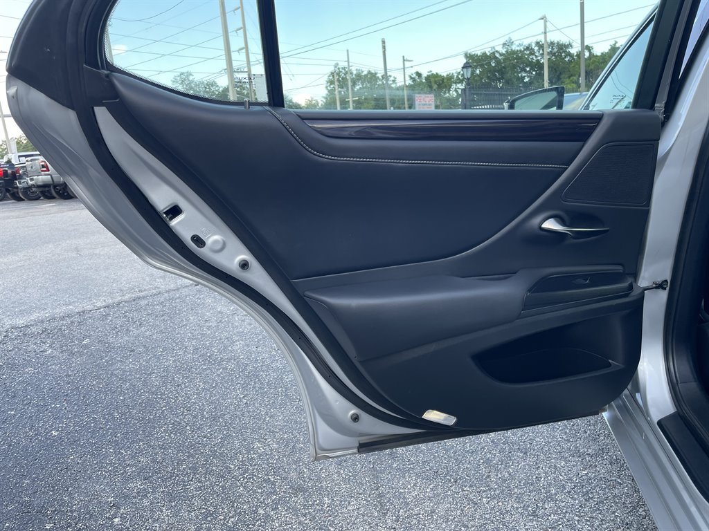 2020 Lexus ES - $29,999