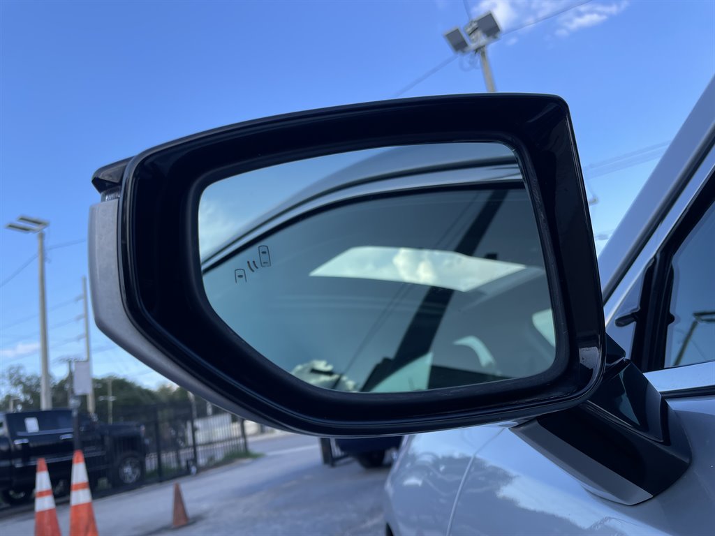 2020 Lexus ES - $29,999