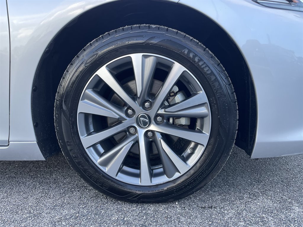 2020 Lexus ES - $29,999