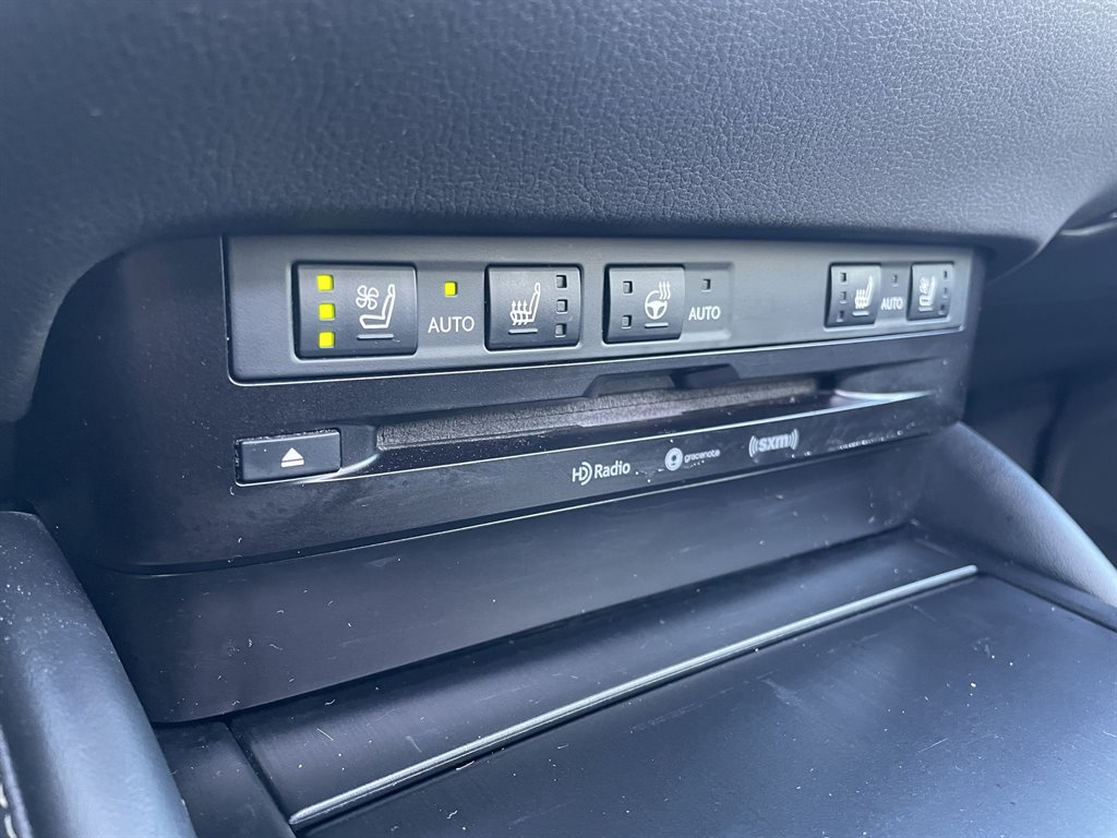 2020 Lexus ES - $29,999