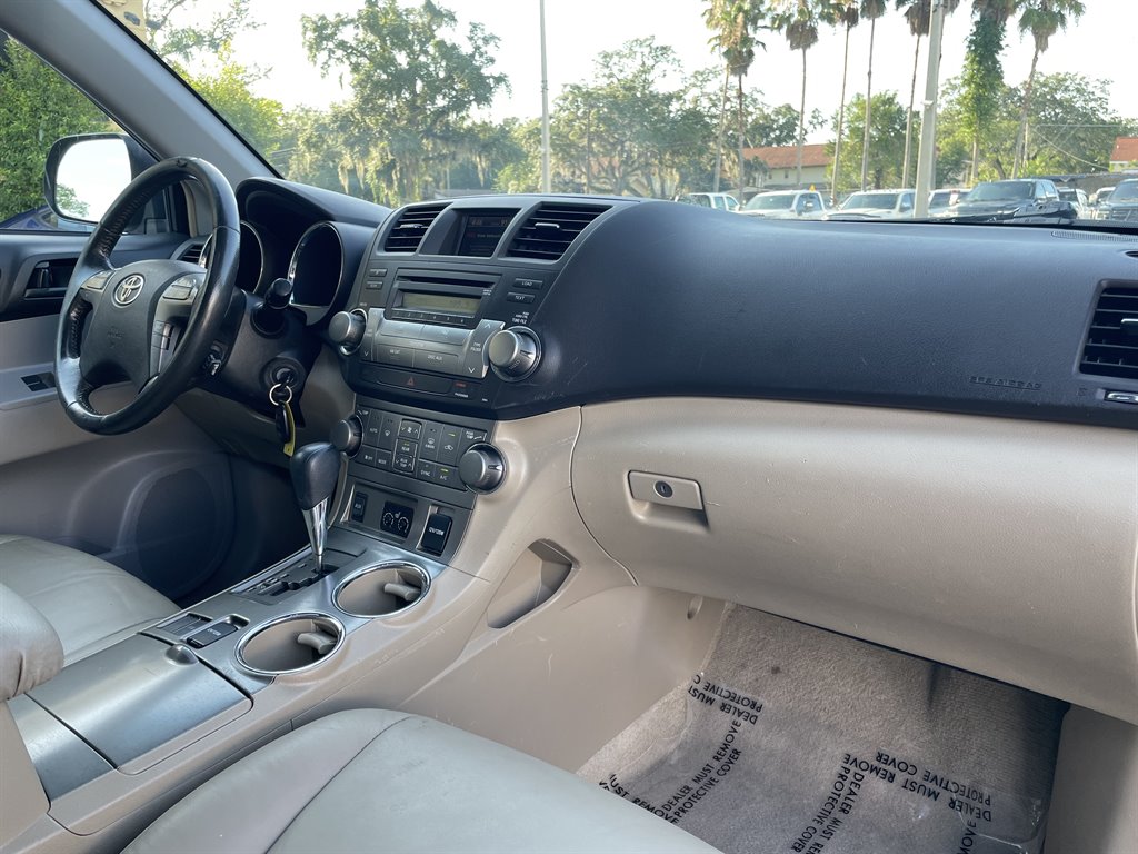 2010 Toyota Highlander - $11,999