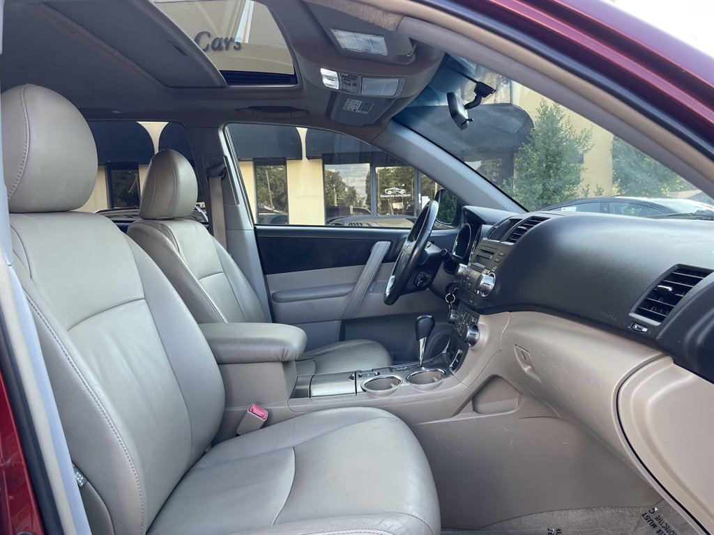 2010 Toyota Highlander - $11,999