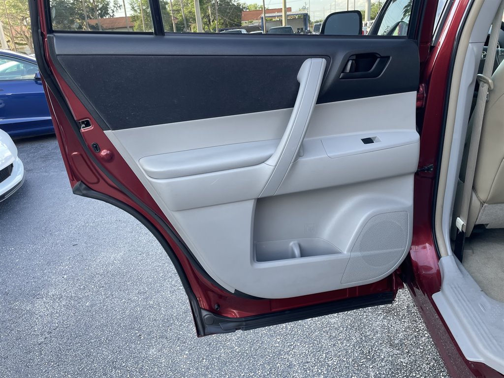 2010 Toyota Highlander - $11,999