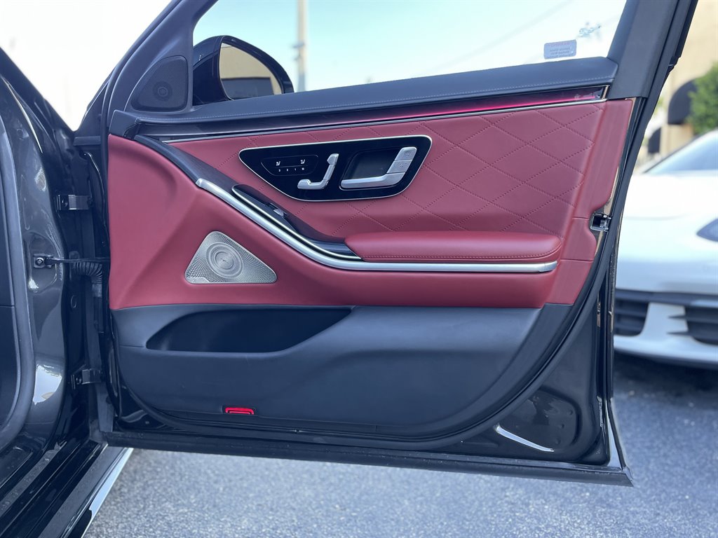 2021 Mercedes-Benz S-class - $59,999