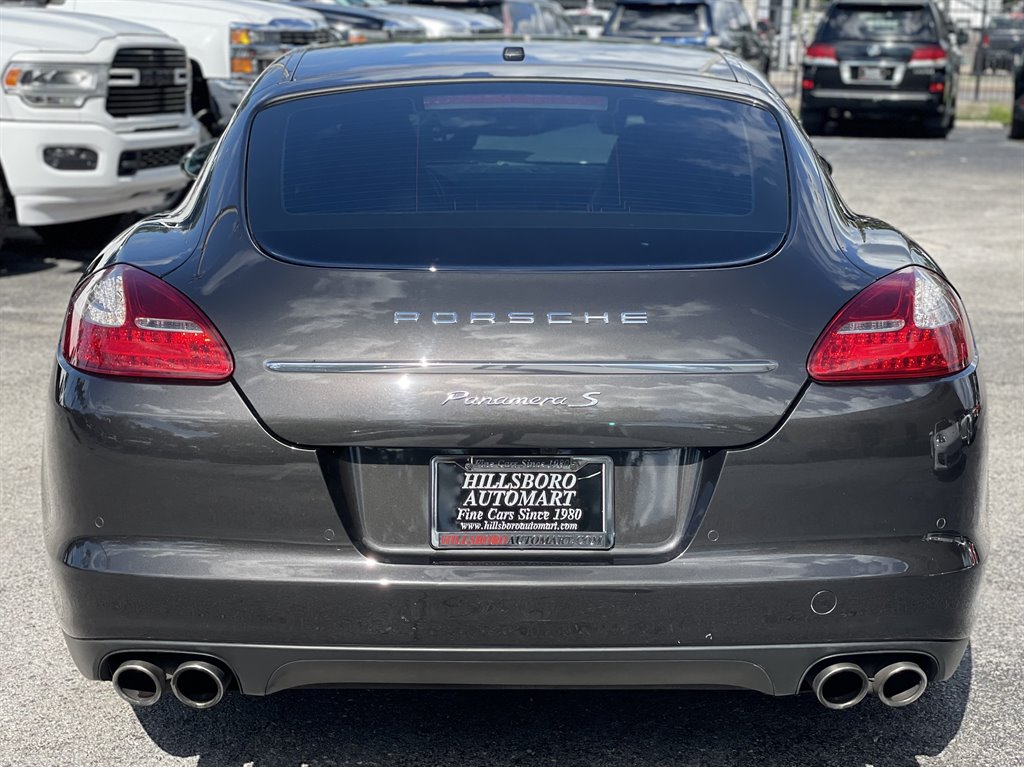 2011 Porsche Panamera 4S photo