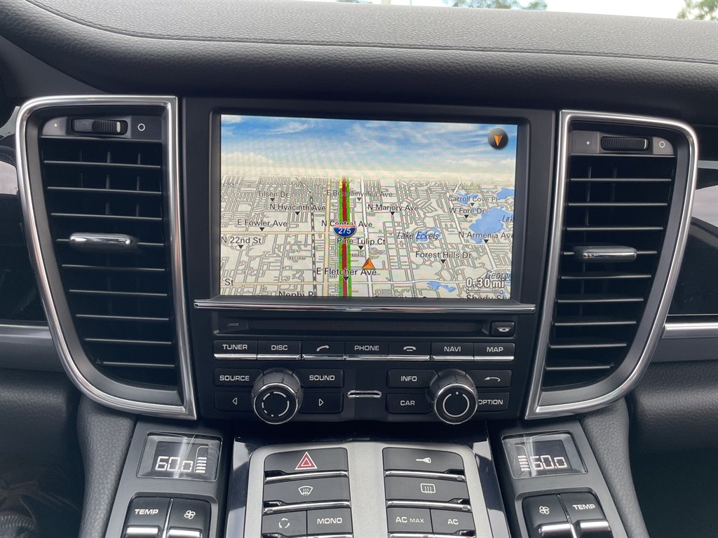 2011 Porsche Panamera 4S photo