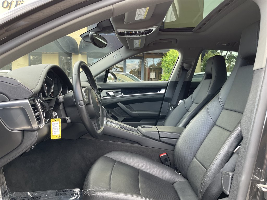 2011 Porsche Panamera 4S photo