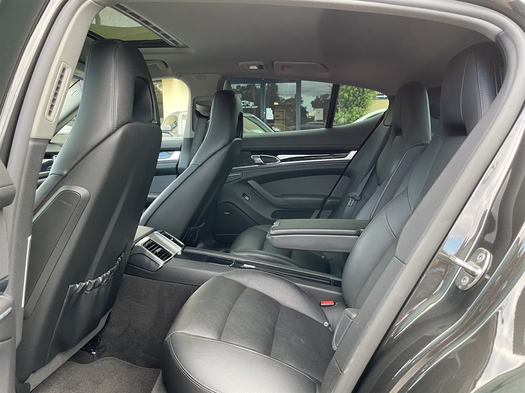 2011 Porsche Panamera 4S photo