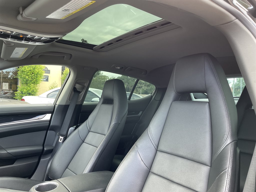 2011 Porsche Panamera 4S photo