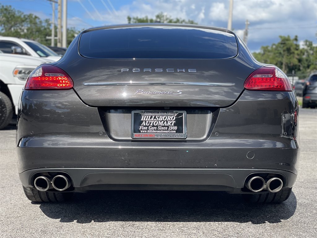 2011 Porsche Panamera 4S photo