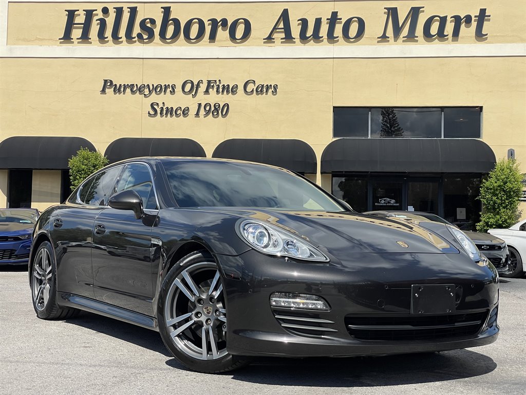 2011 Porsche Panamera 4S photo