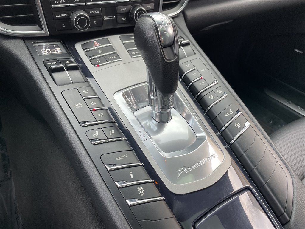 2011 Porsche Panamera 4S photo