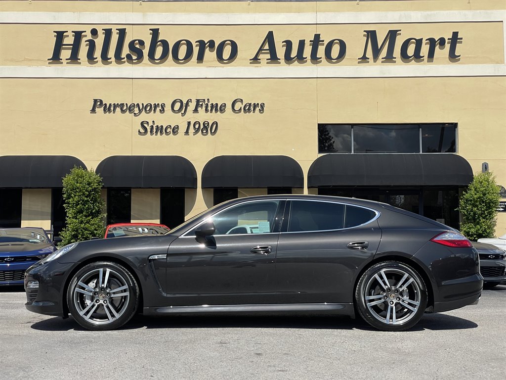 2011 Porsche Panamera 4S photo