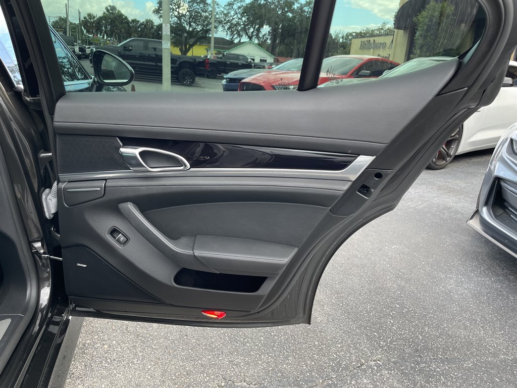 2011 Porsche Panamera 4S photo