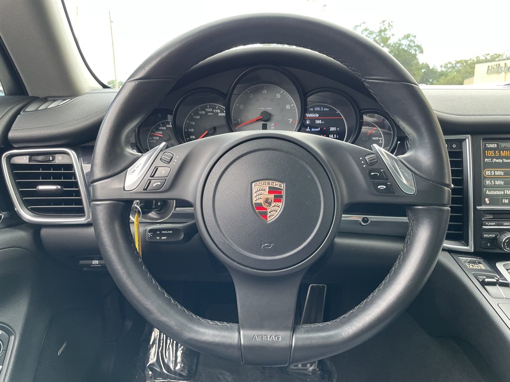 2011 Porsche Panamera 4S photo