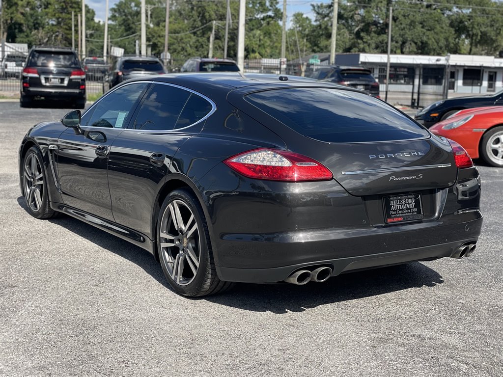 2011 Porsche Panamera 4S photo