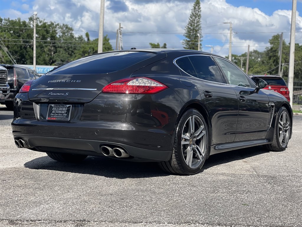 2011 Porsche Panamera 4S photo
